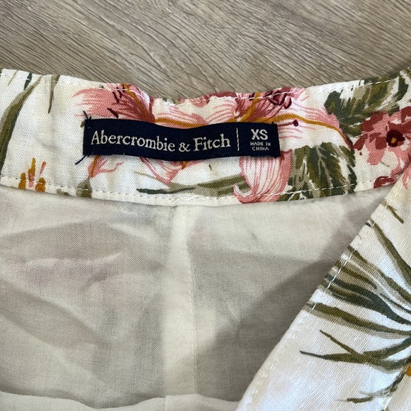 Abercrombie & Fitch Tropical Shorts - Picture 2 of 8